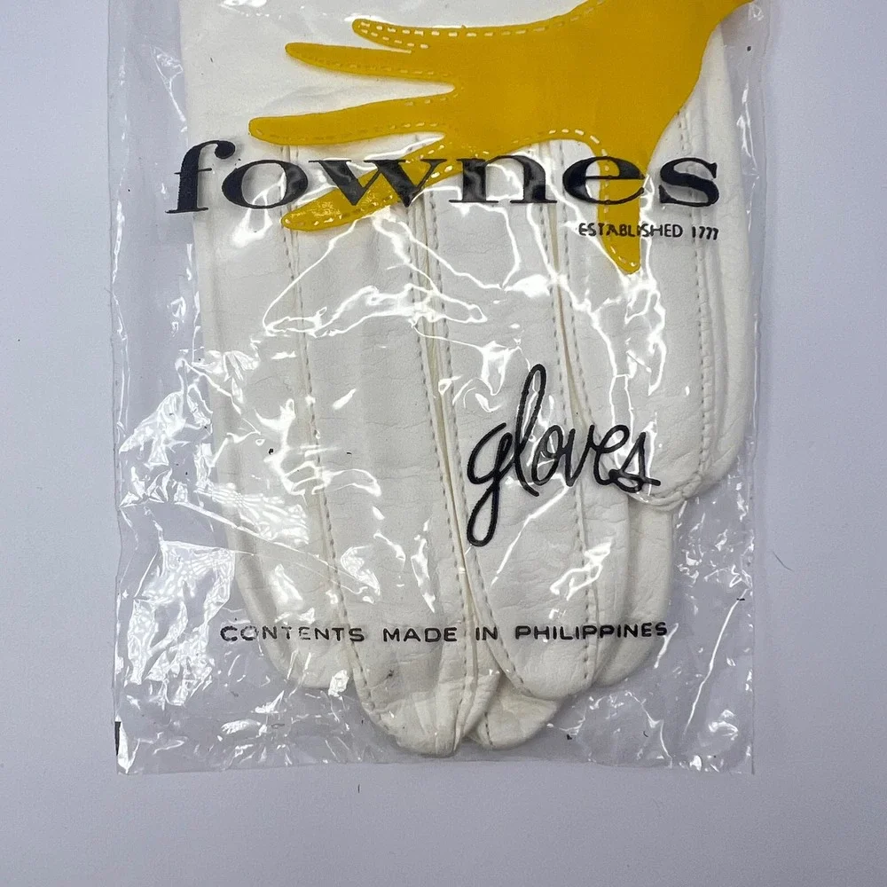 Fownes White Leather Gloves Womens 7.5 Opera Length NOS Vintage Washable Formal